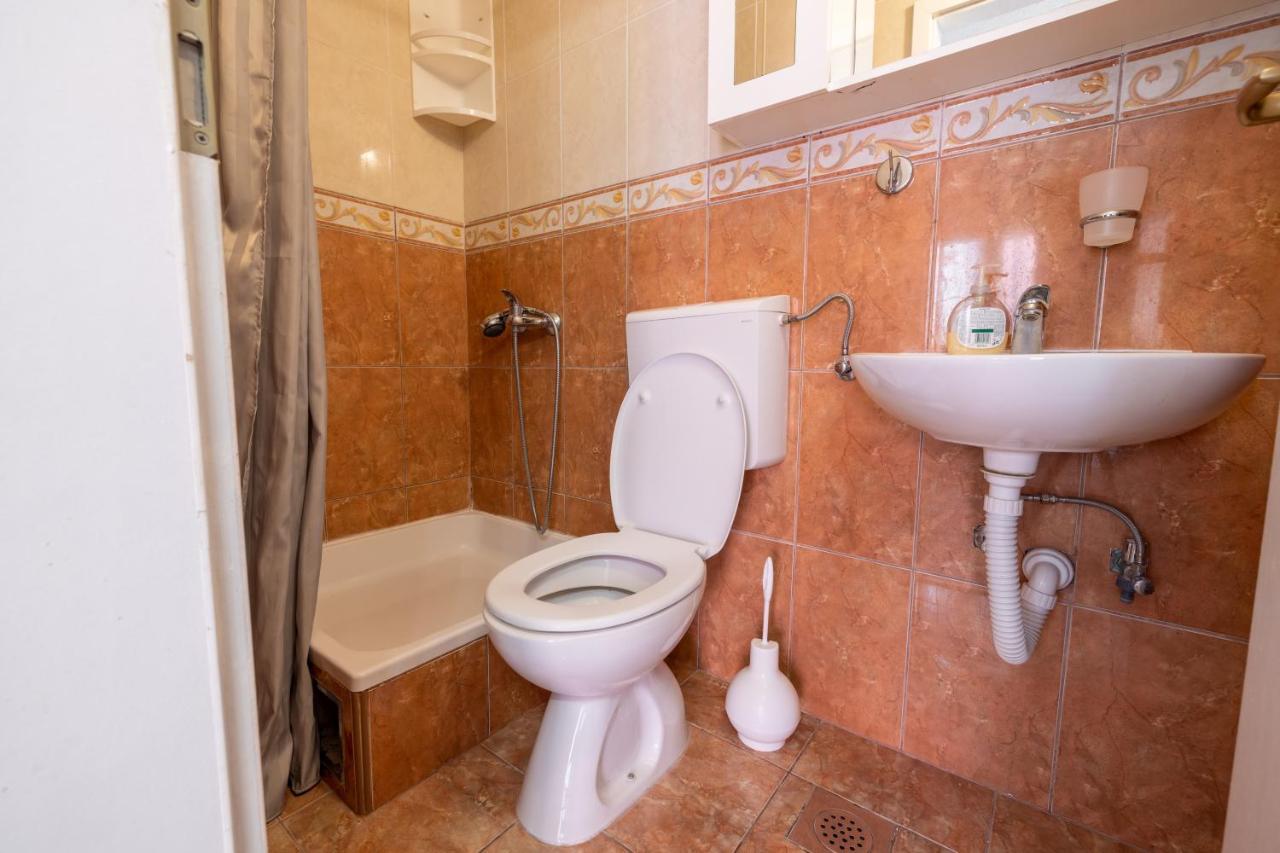 Guesthouse Rebecca Makarska Esterno foto