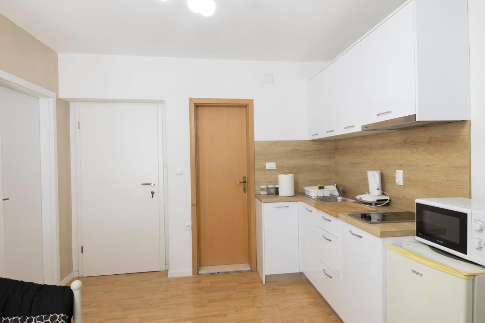 Guesthouse Rebecca Makarska Esterno foto