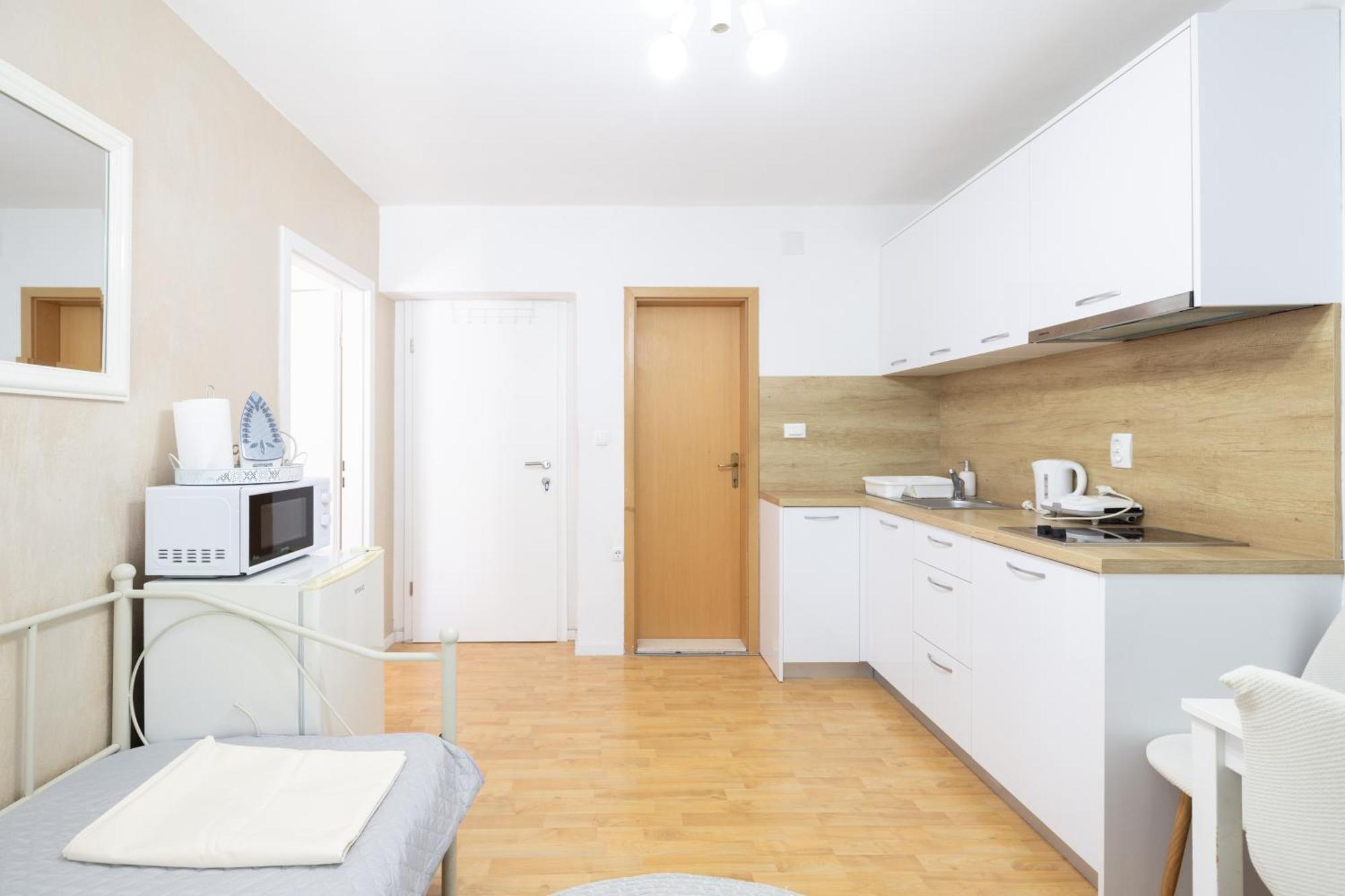 Guesthouse Rebecca Makarska Esterno foto