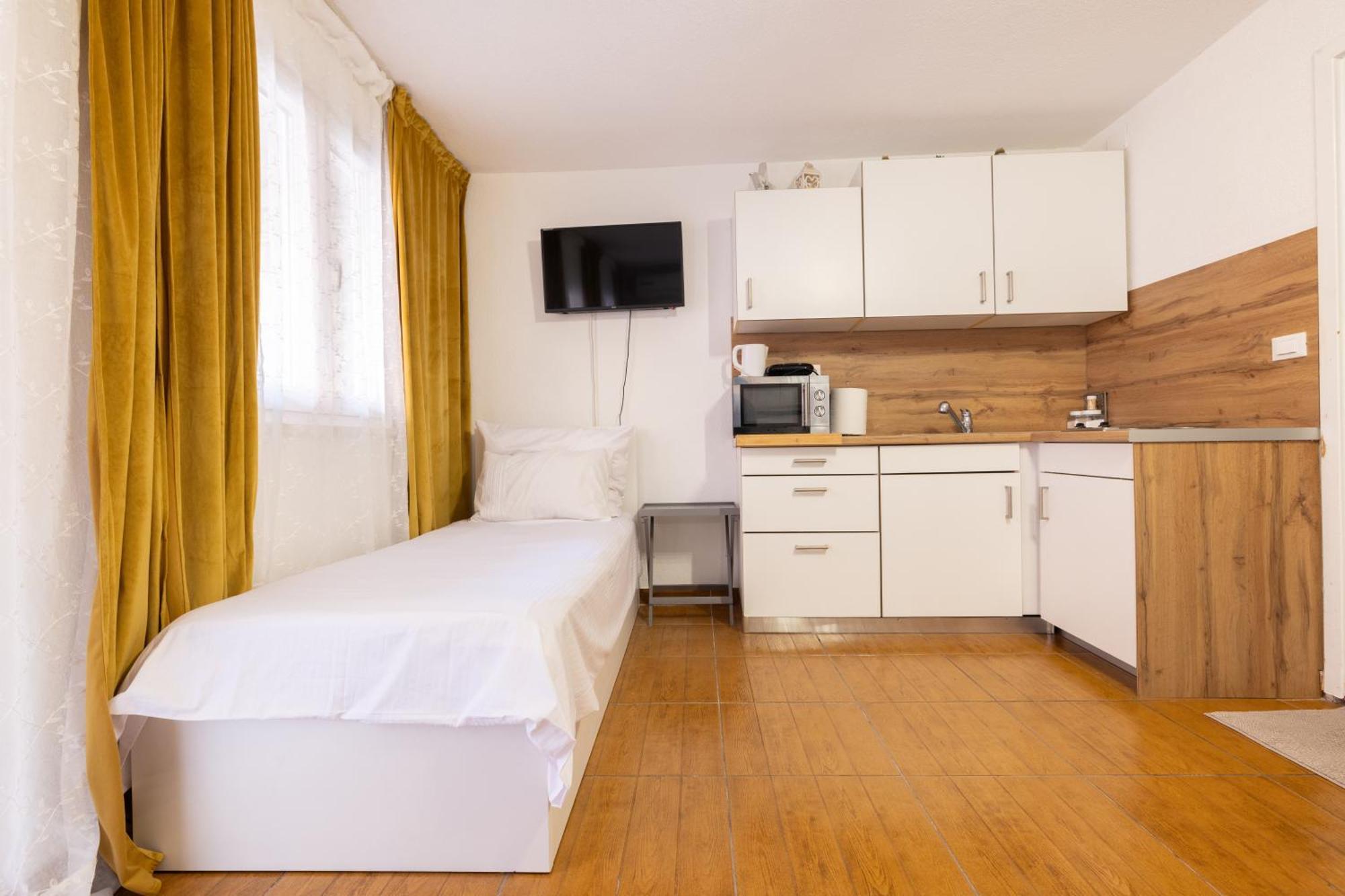 Guesthouse Rebecca Makarska Esterno foto